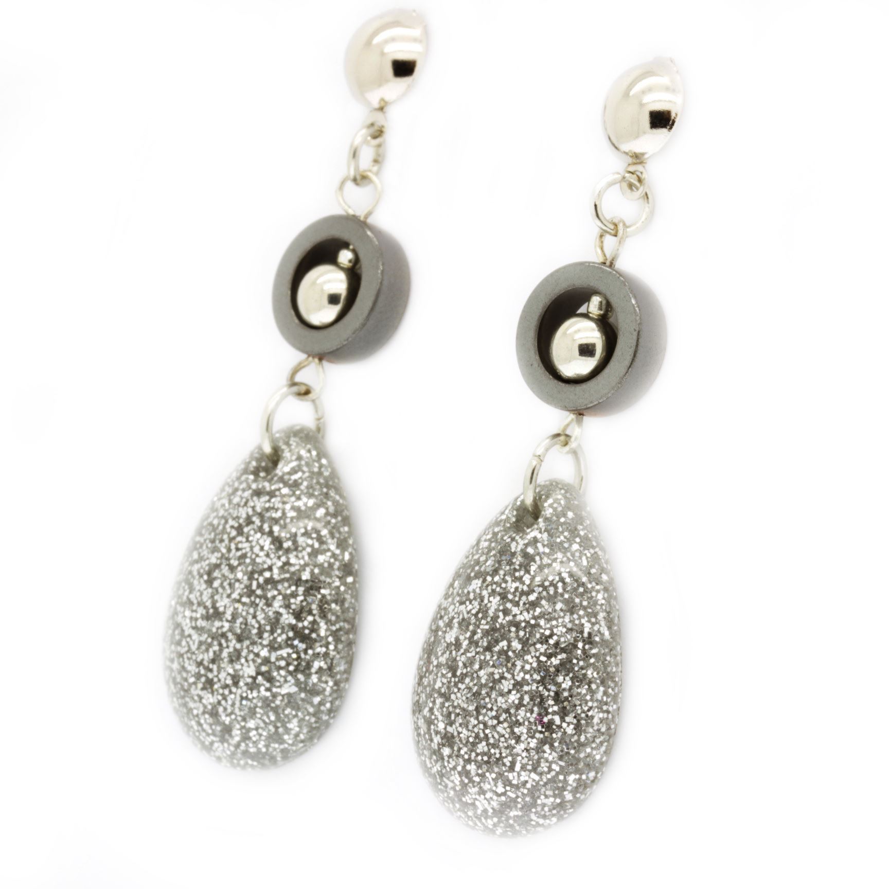 Drop earrings in resin