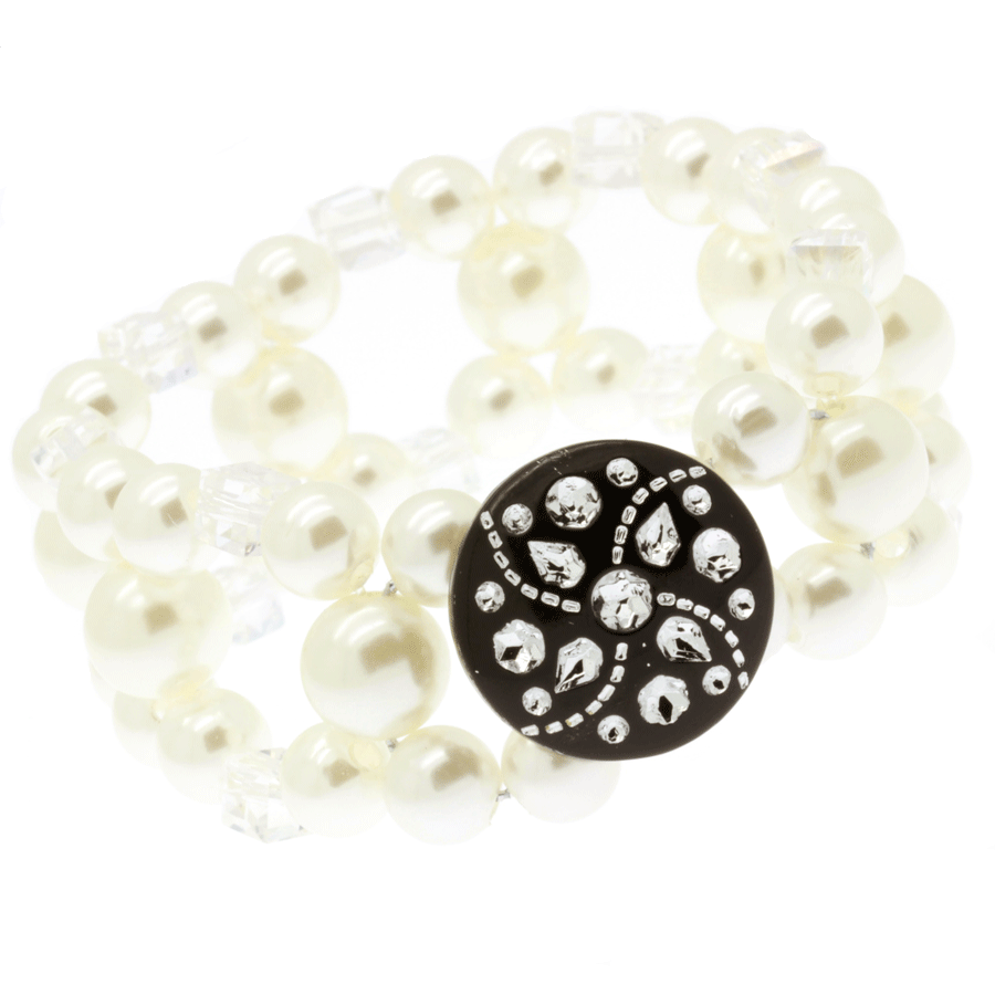 Pearl bracelet with button