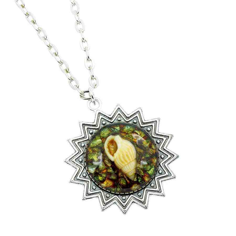 Conch chain necklace in resin