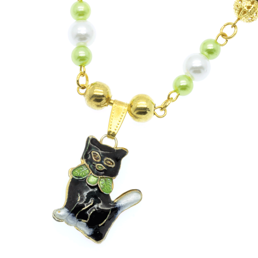 Colar dourado com pendente gato