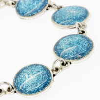 Pulseira de resina brilhante azul
