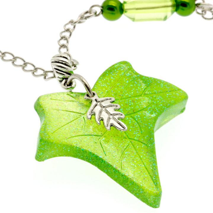 Colar com pendente folha verde