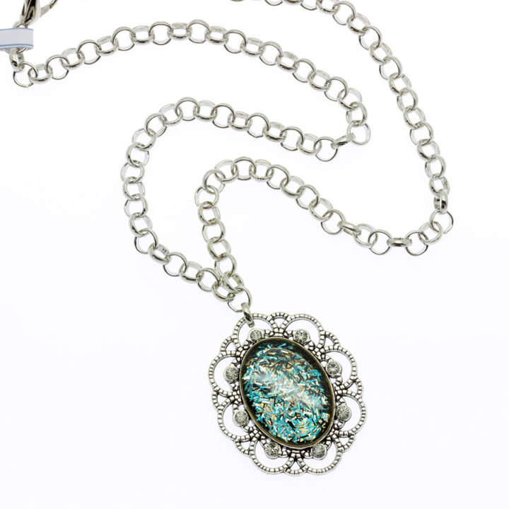 Colar com pendente azul brilhante