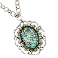 Colar com pendente azul brilhante