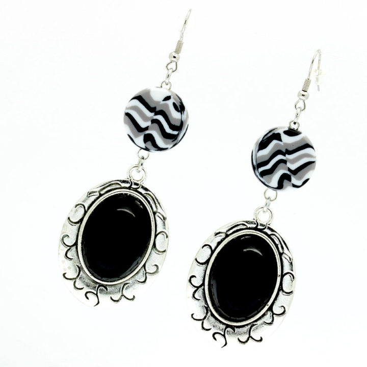 Brincos preto e branco