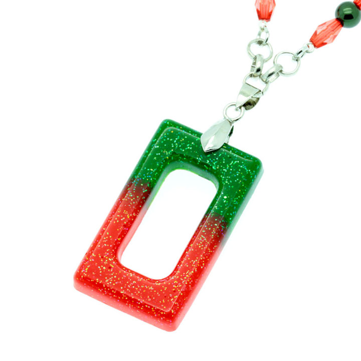 Colar com rectângulo vermelho e verde