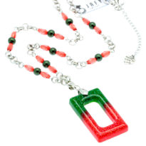 Colar com rectângulo vermelho e verde