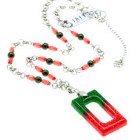 Colar com rectângulo vermelho e verde