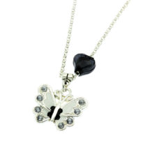 Colar com pendente borboleta preto e branco