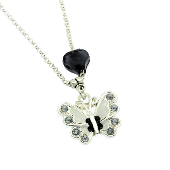 Colar com pendente borboleta preto e branco