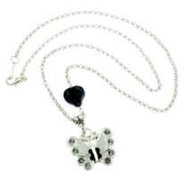 Colar com pendente borboleta preto e branco