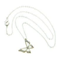 Colar com pendente borboleta branco