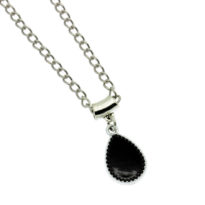 Colar com pendente gota preto