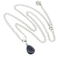Colar com pendente gota cinzento