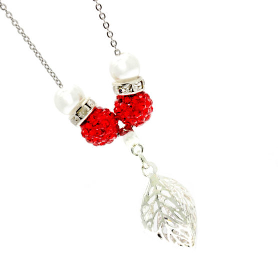 Colar vermelho, branco e prateado