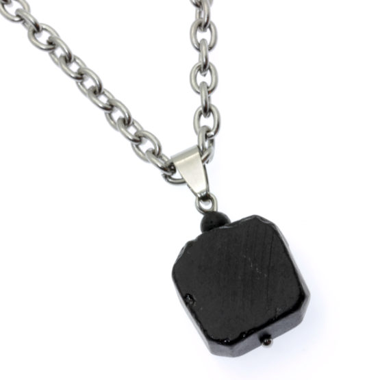 Colar com pedra natural turmalina negra e vulcânica