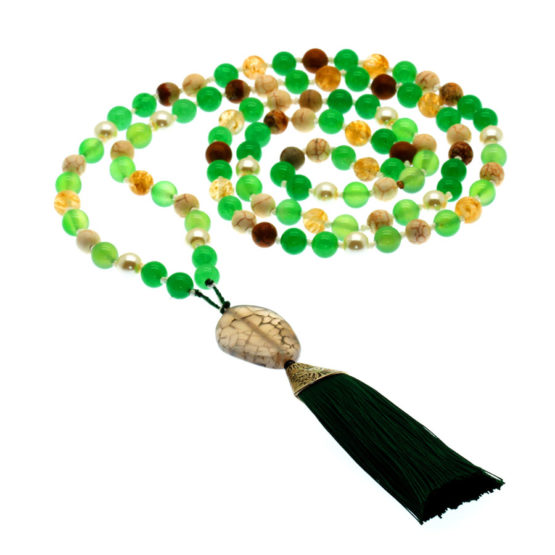 Japamala com pedras naturais jade e quartz verde