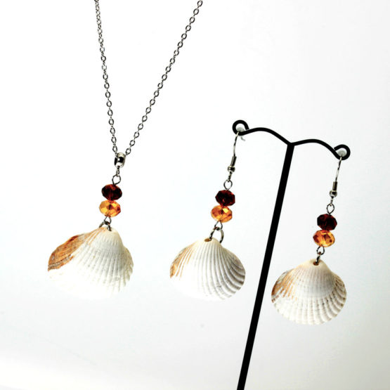 Conjunto colar e brincos conchas castanho