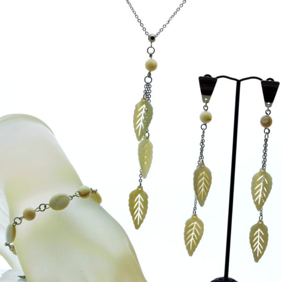 Conjunto colar brincos e pulseira folhas madrepérola