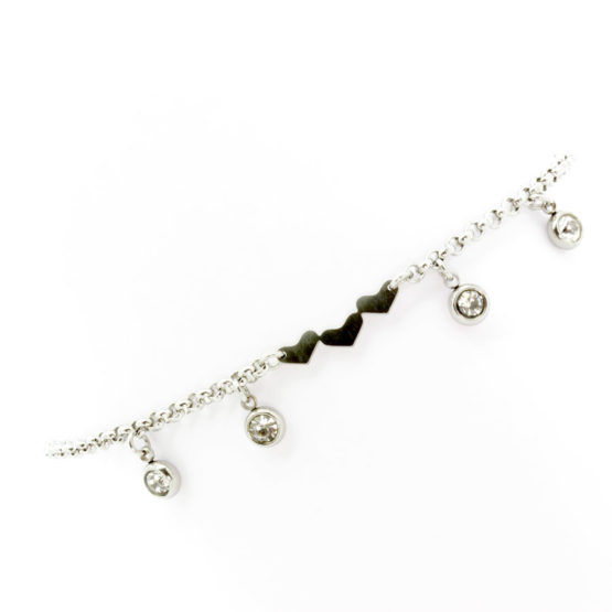 Pulseira de pé com corações e brilhantes