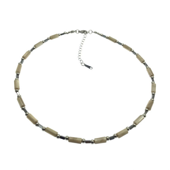 Colar com madrepérola e hematite bege e grafite