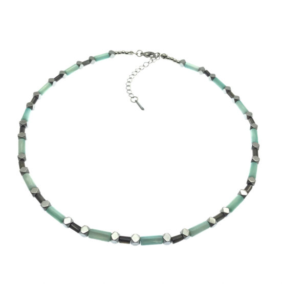 Colar com madrepérola e hematite azul e grafite